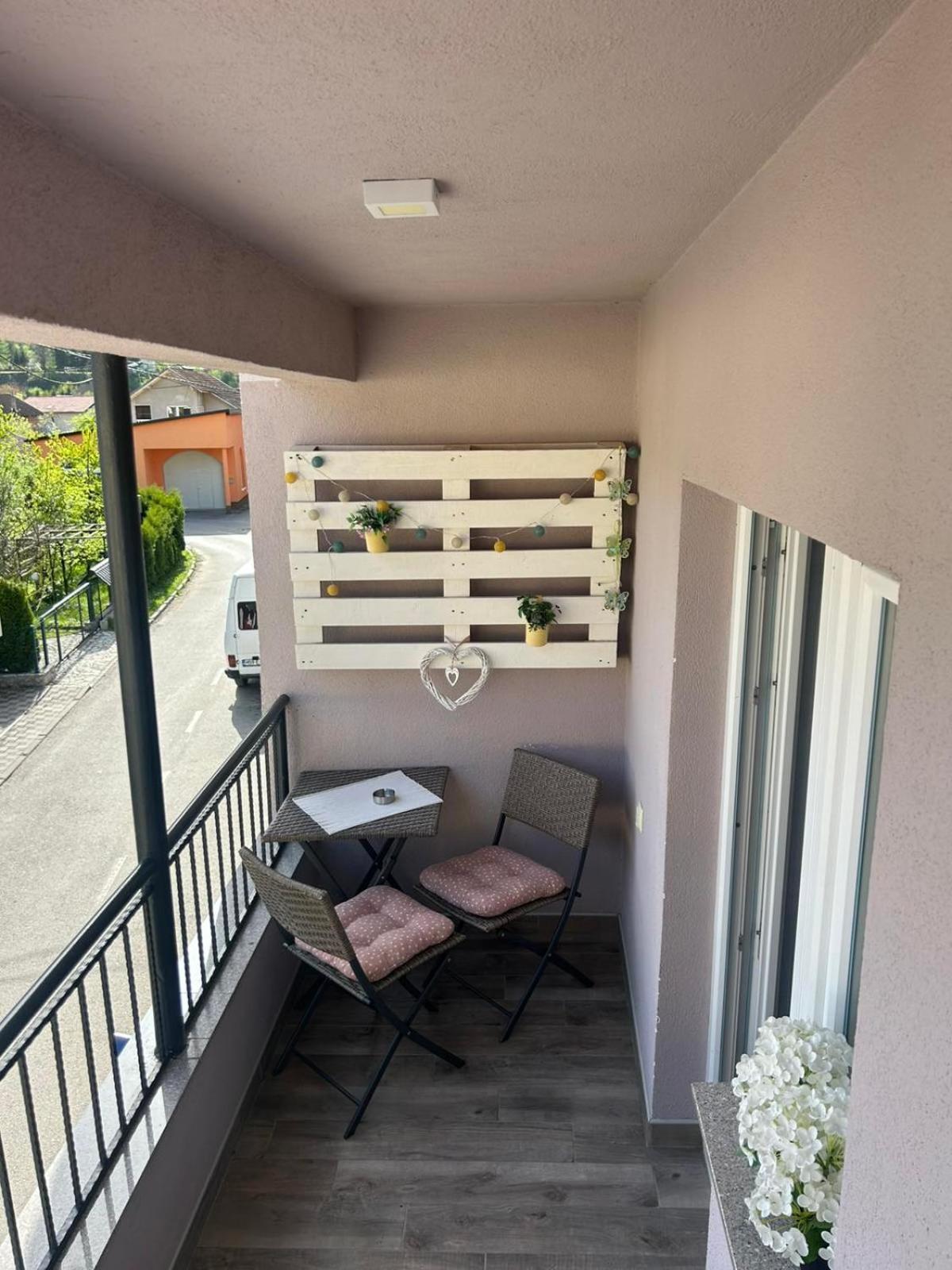 Naid Apartmani Kulen Vakuf Kültér fotó