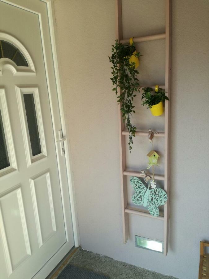 Naid Apartmani Kulen Vakuf Kültér fotó